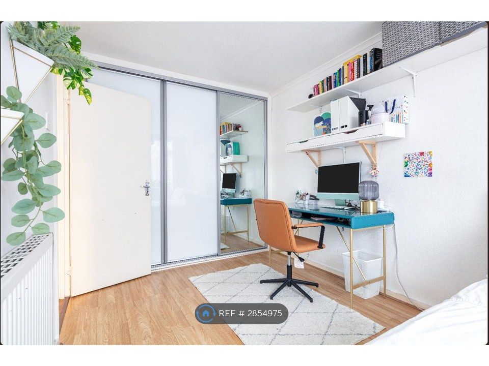 Property photo 1 of 15 Room 4