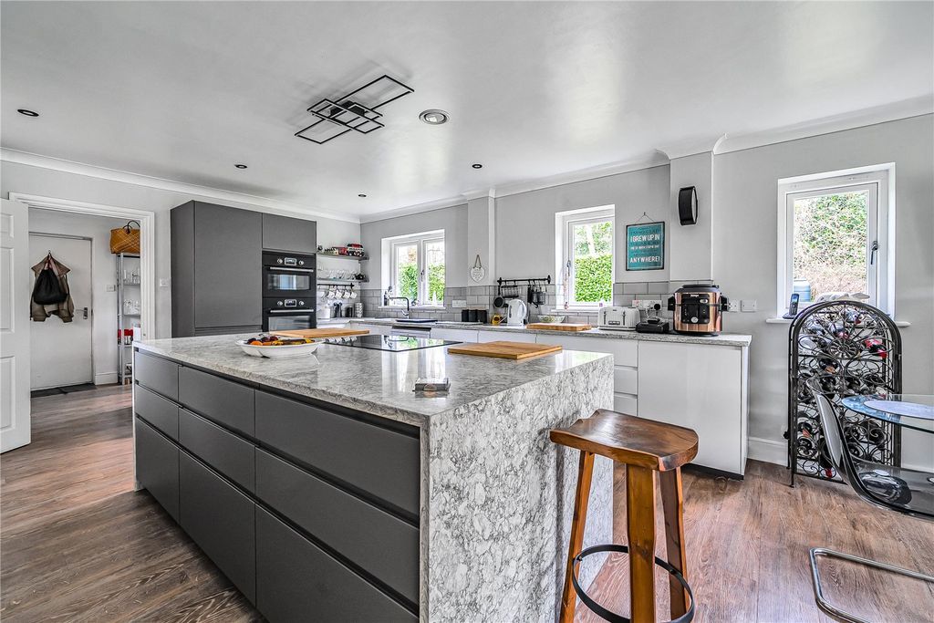 Property photo 3 of 24 Picture No. 06