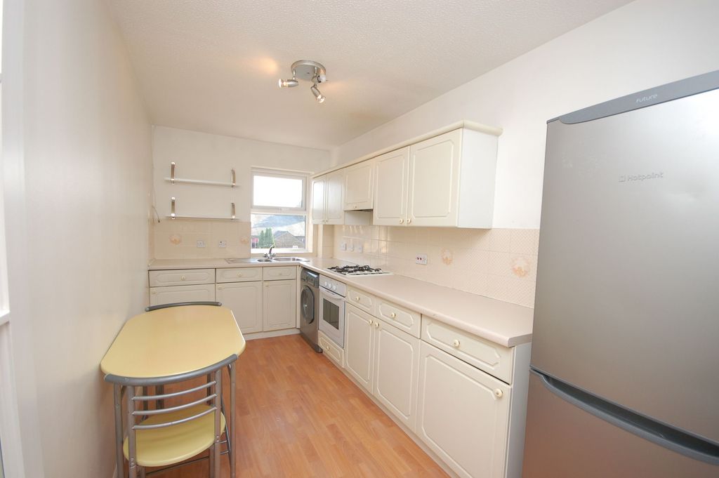 Property photo 3 of 6 Kitchen