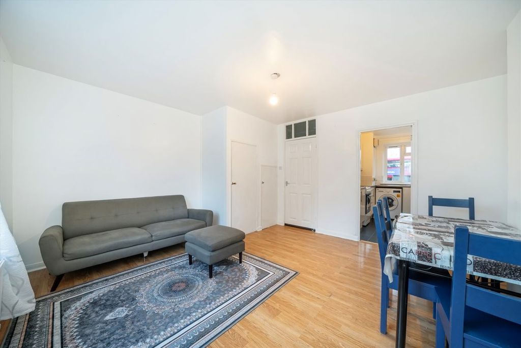 Property photo 2 of 8