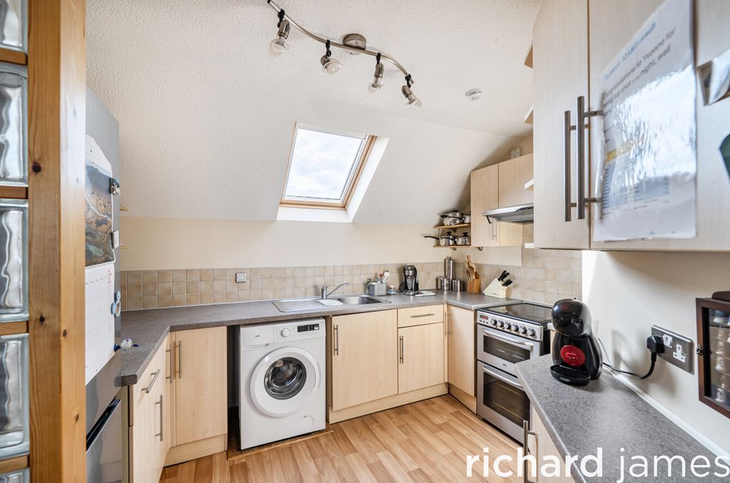 Property photo 3 of 16 02d1B74Edf5d4E9Ea2Ff701374E72Ef3