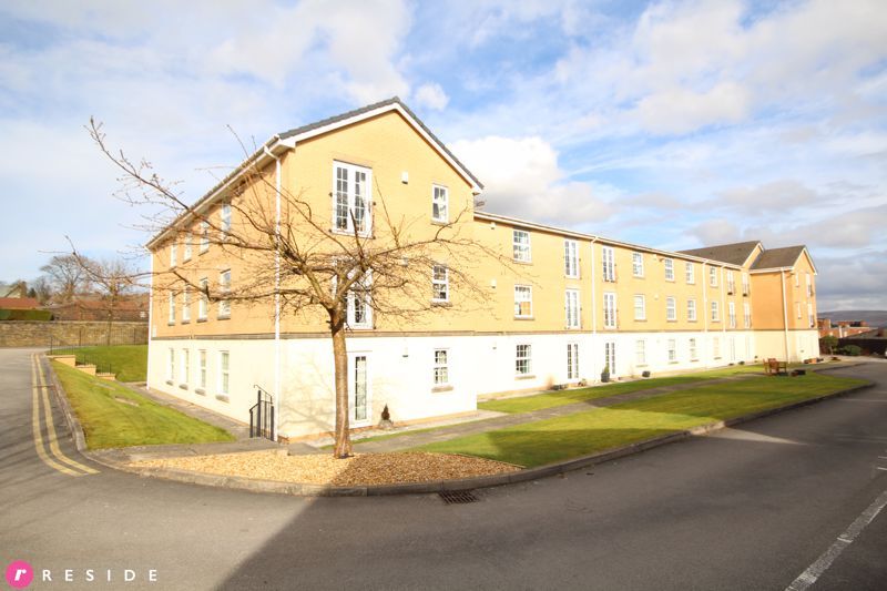 Property photo 1 of 9 Apartment Building