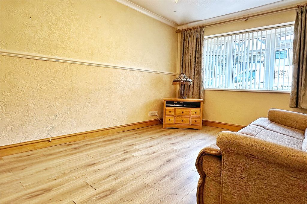 Property photo 2 of 21 Living Room