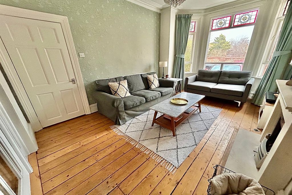 Property photo 3 of 25 Living Room