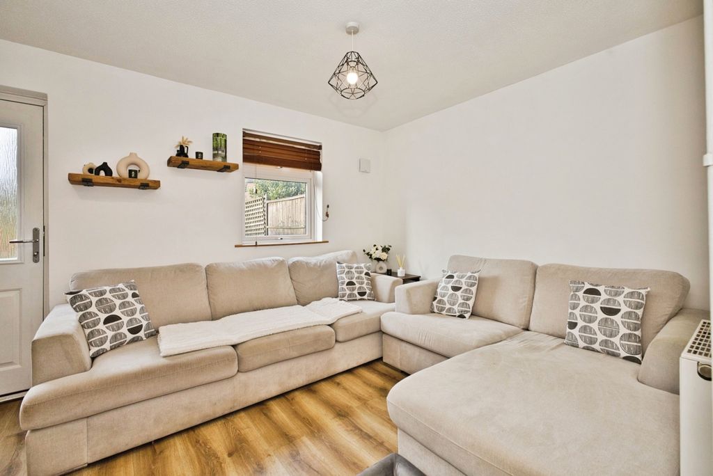 Property photo 3 of 16 Pbox-Img.Jpg