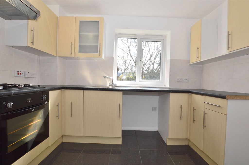 Property photo 2 of 11 Kitchen