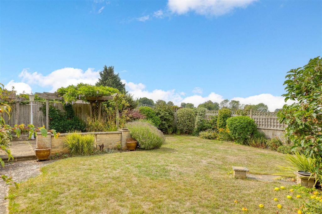 Property photo 2 of 30 West Facing Garden