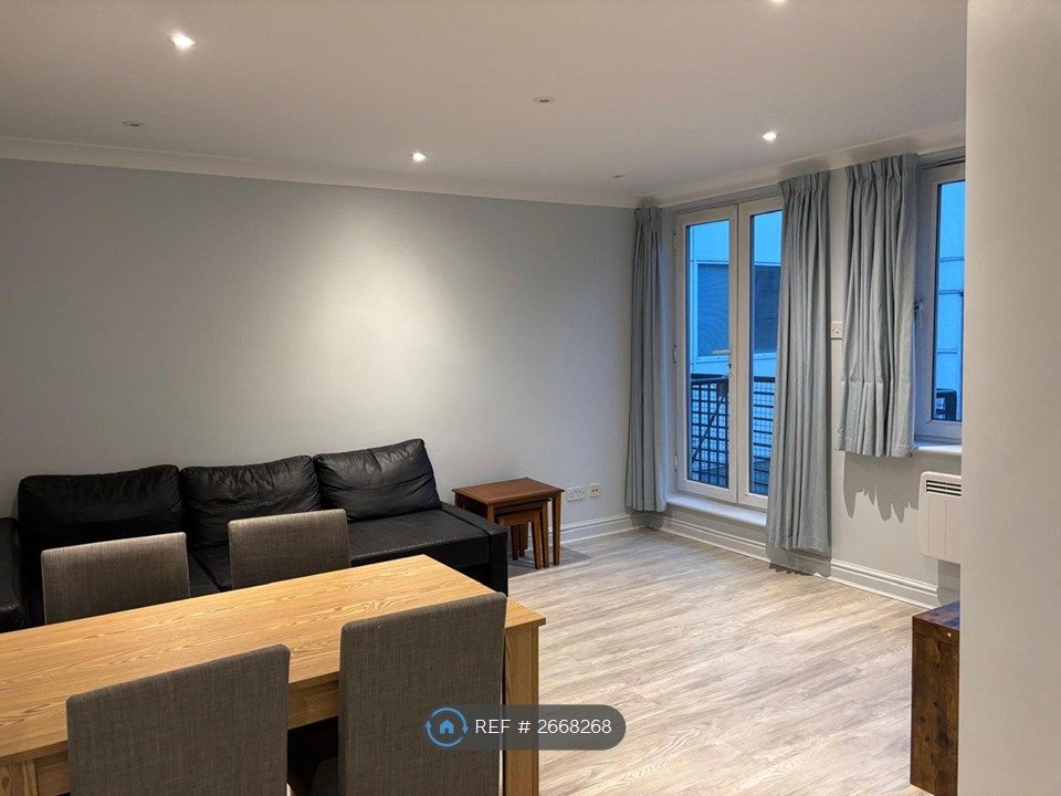 Property photo 1 of 12 Lounge