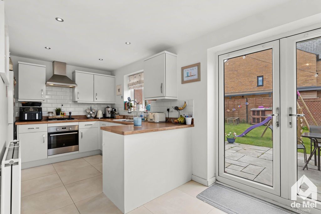 Property photo 2 of 15 Photo 11