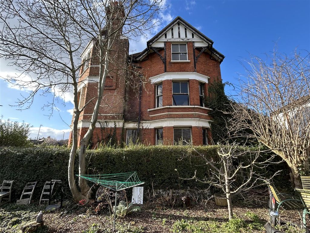 Property photo 2 of 5