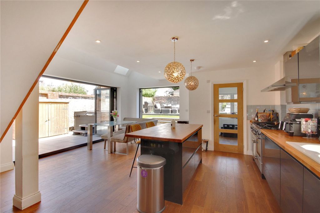 Property photo 2 of 12 Kitchen/Dining