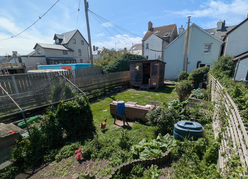 Property photo 2 of 12