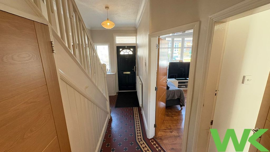 Property photo 2 of 23