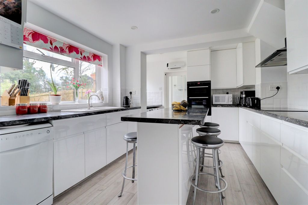 Property photo 3 of 14 Picture No. 06