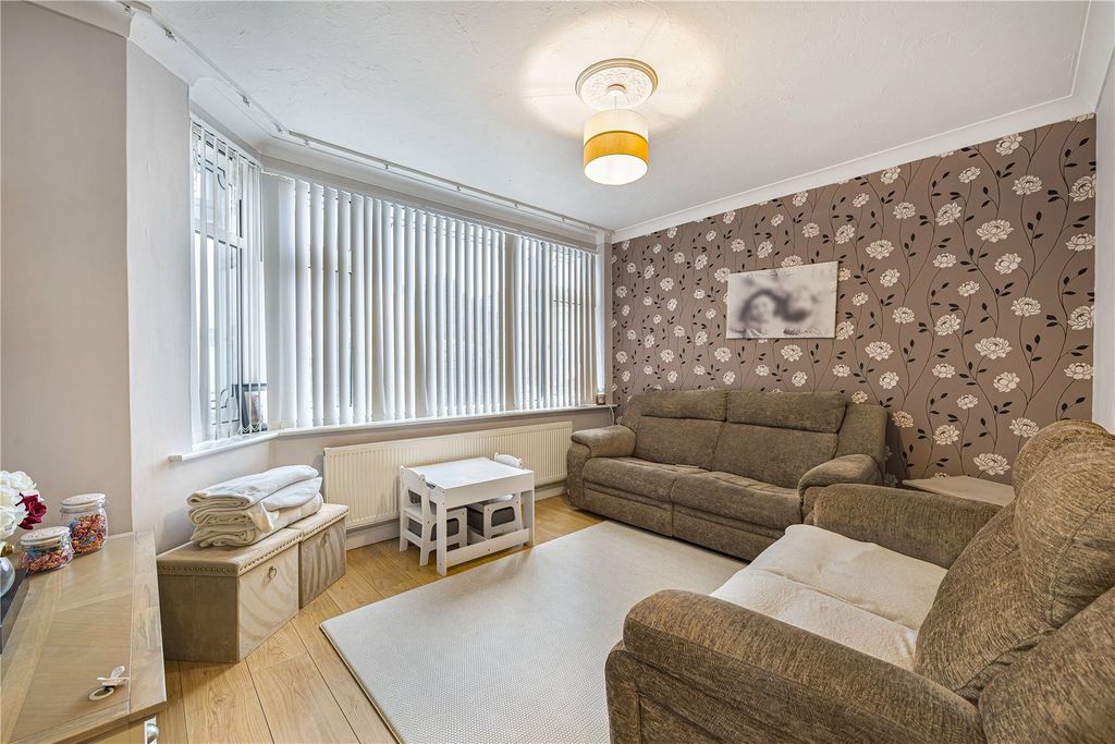 Property photo 2 of 15 Lounge