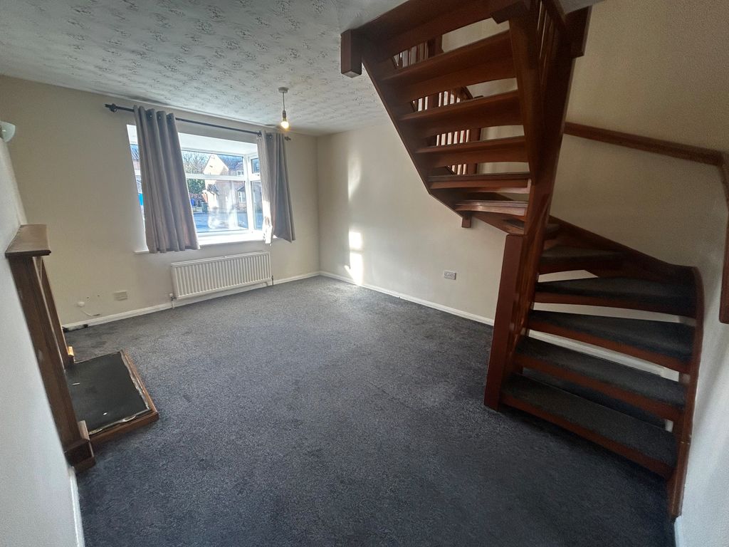 Property photo 2 of 7 Living Room