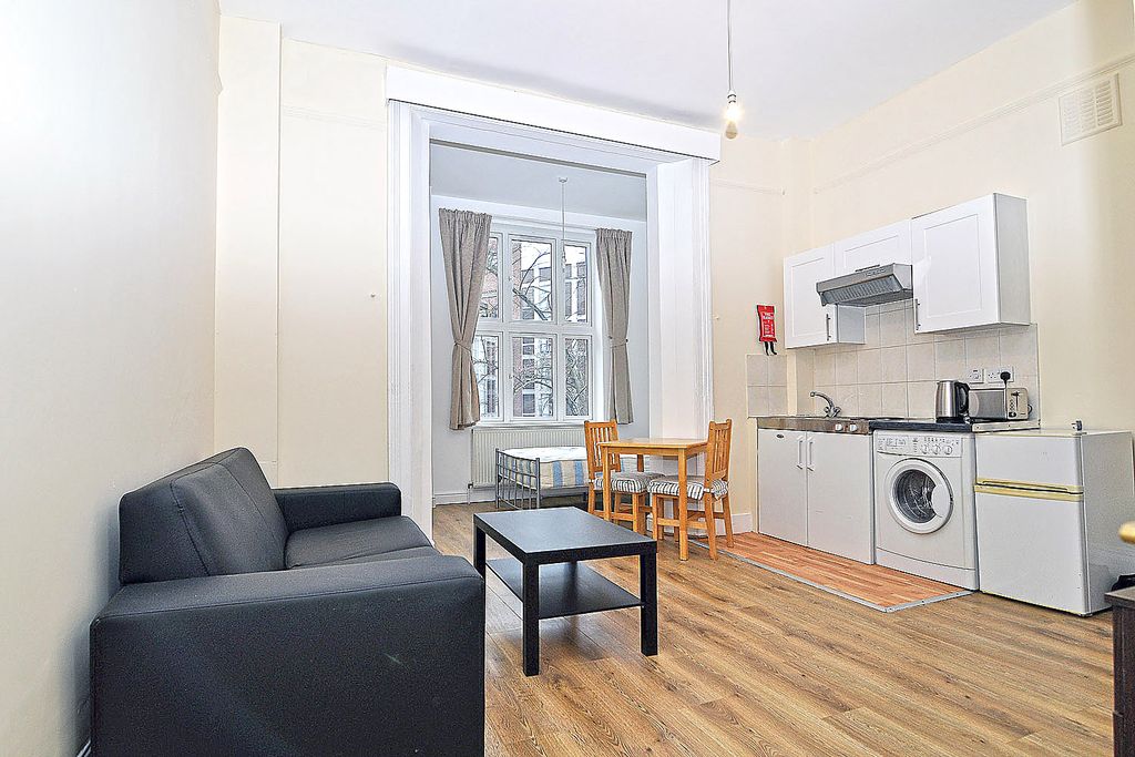 Property photo 1 of 4 Self-Contained Double Studio Flat