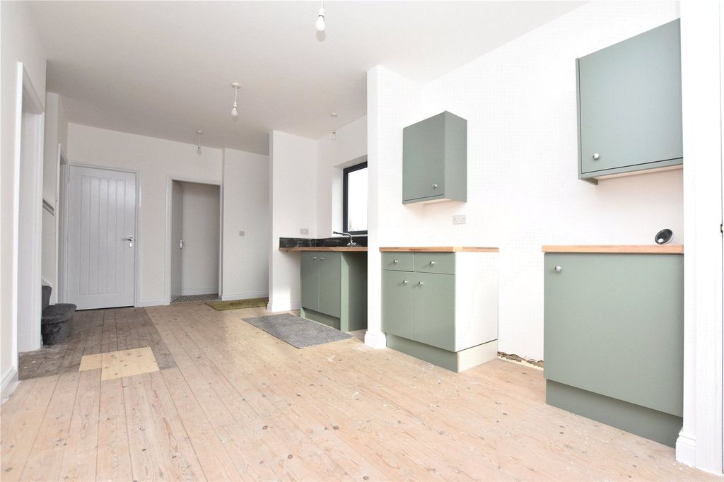 Property photo 3 of 17 Picture No. 32