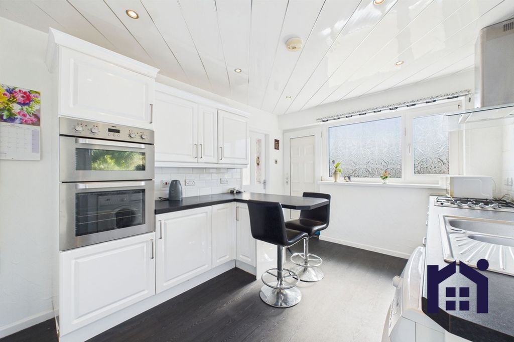 Property photo 3 of 19 Breakfast Kitchen