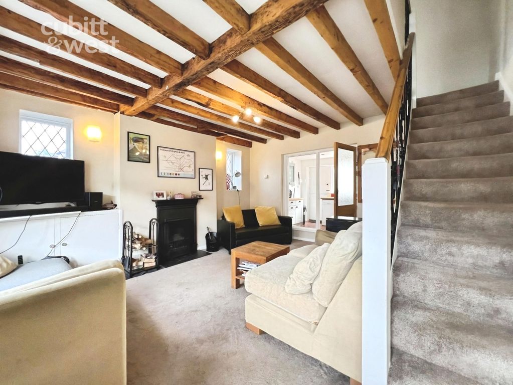 Property photo 1 of 11 Shared Lounge