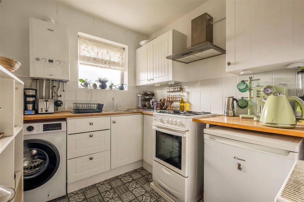 Property photo 3 of 14 7 Stirling Court-2.Jpg