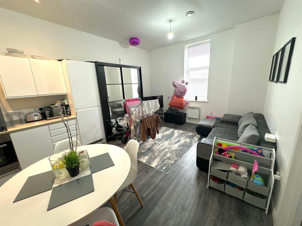 Property photo 1 of 10 Living Room.Jpeg