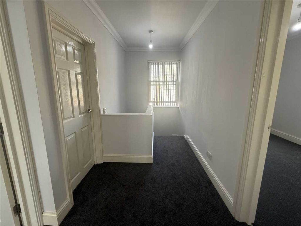 Property photo 3 of 11 Communal Entrance Hall