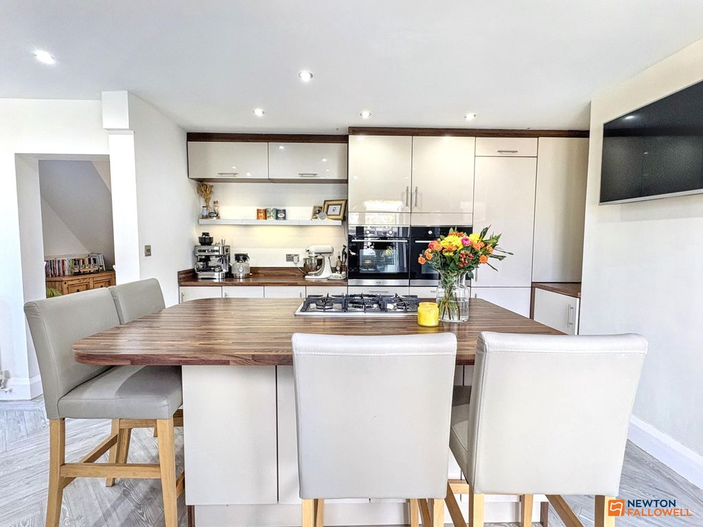 Property photo 3 of 35