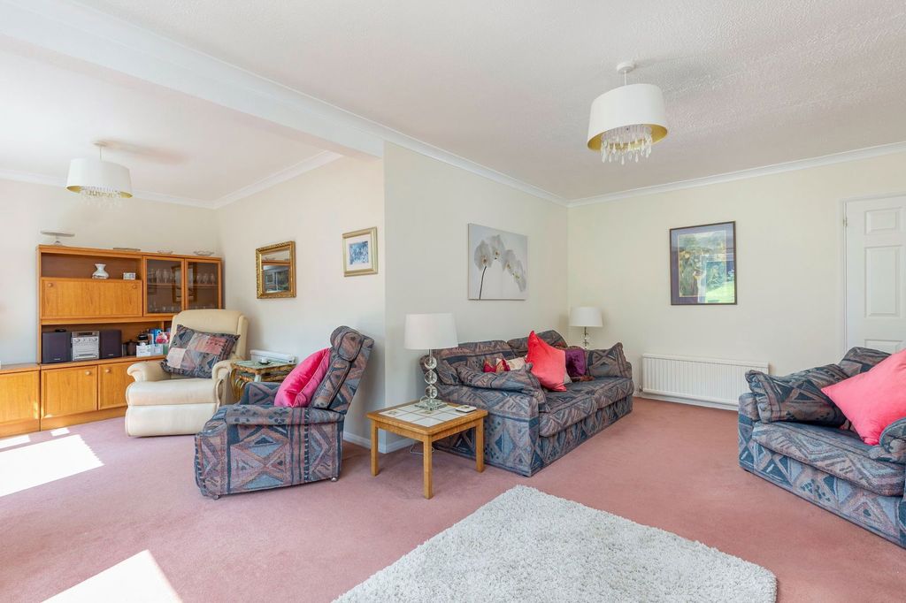 Property photo 3 of 27