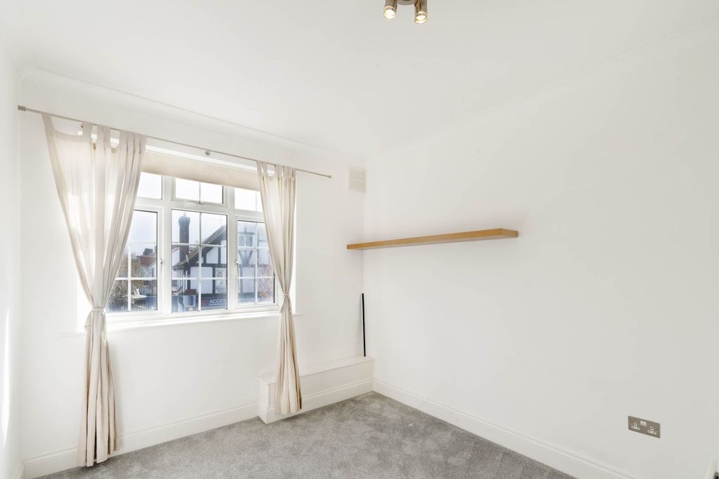 Property photo 3 of 7