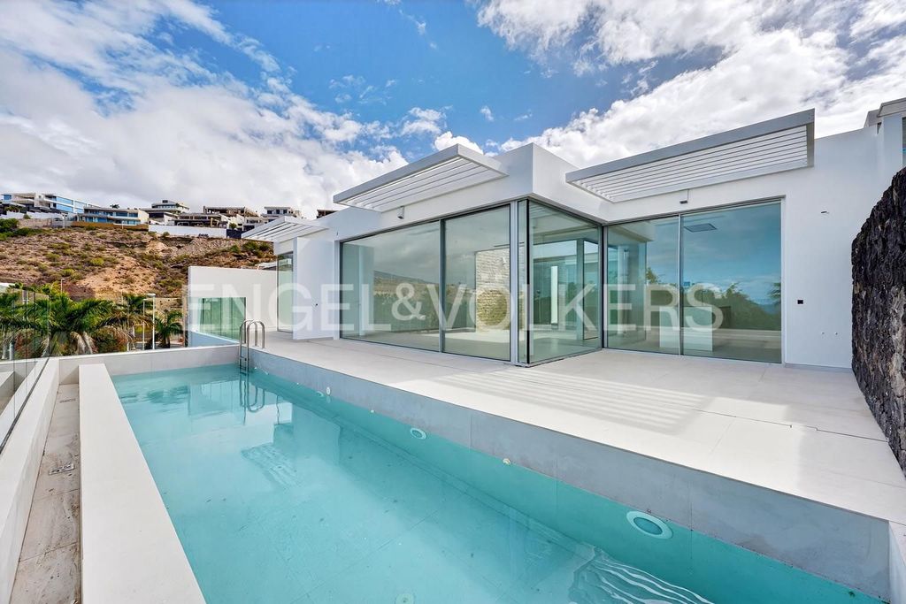 Property photo 1 of 48 Dream New-Build Villa With Infinity Pool And Views Of La Gomera