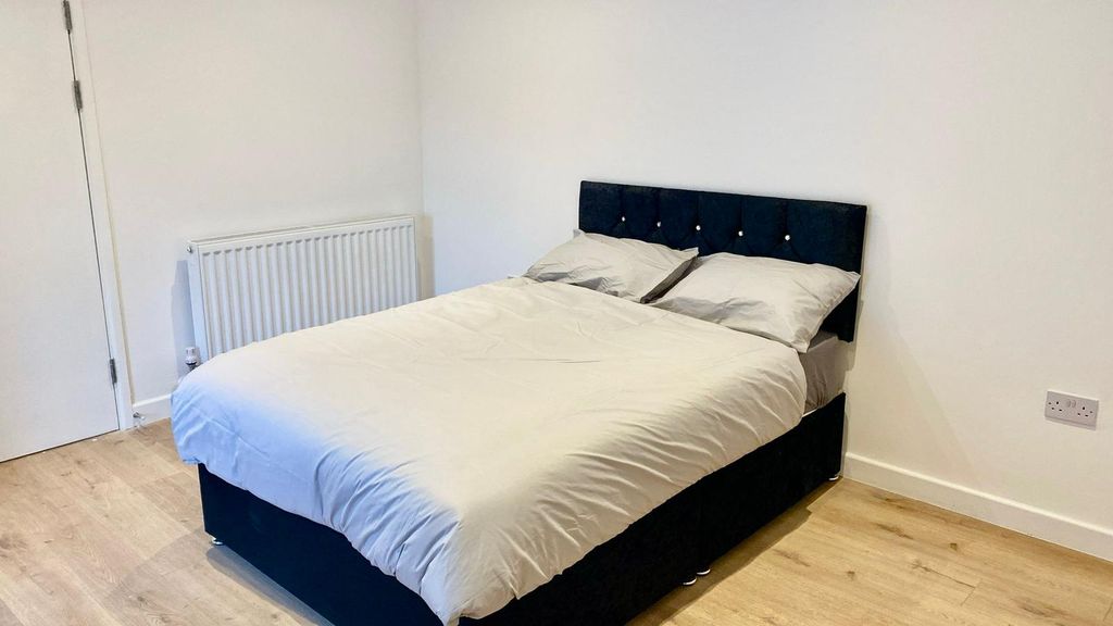 Property photo 2 of 32