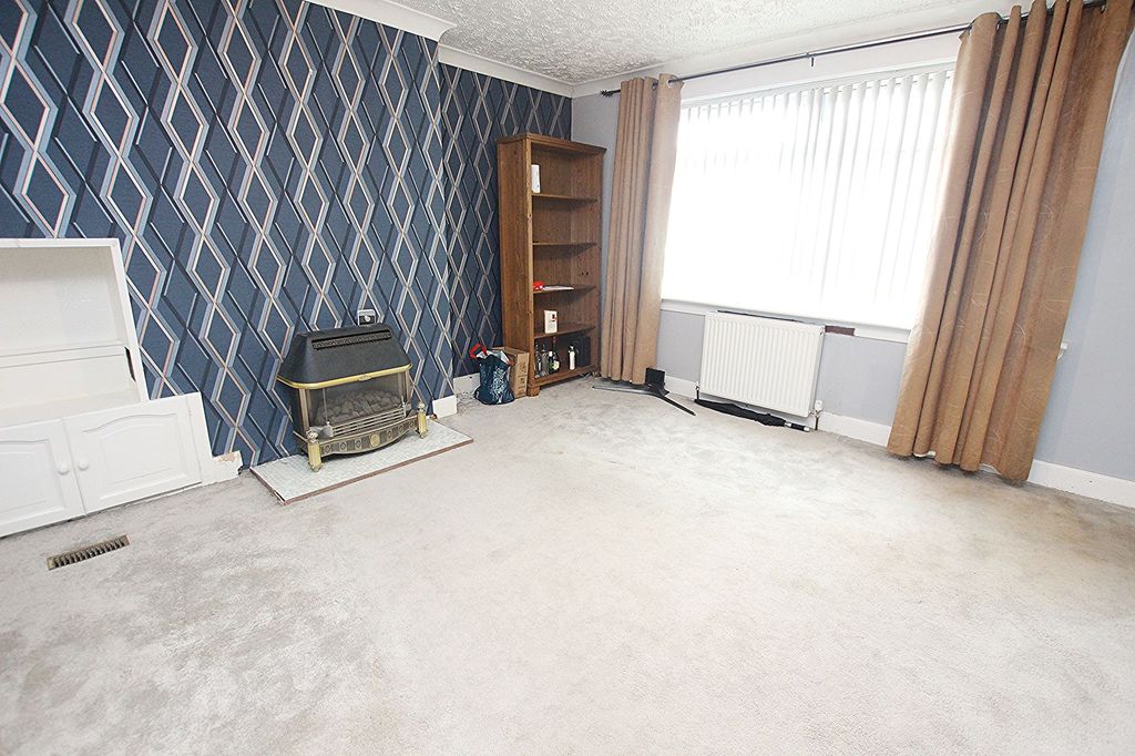 Property photo 3 of 15 Lounge