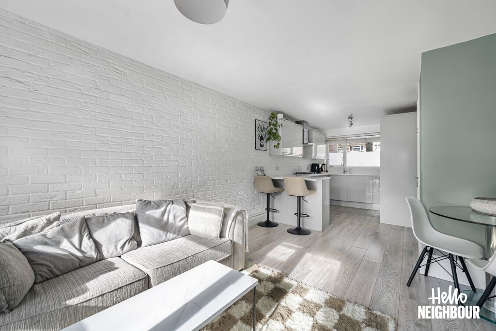 Property photo 3 of 12 Photo 2