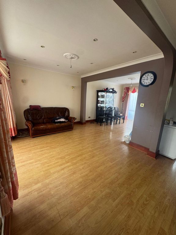 Property photo 3 of 8 Gallery