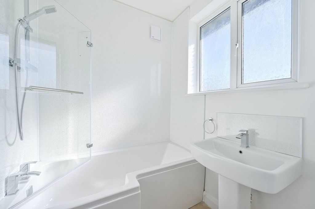 Property photo 3 of 4