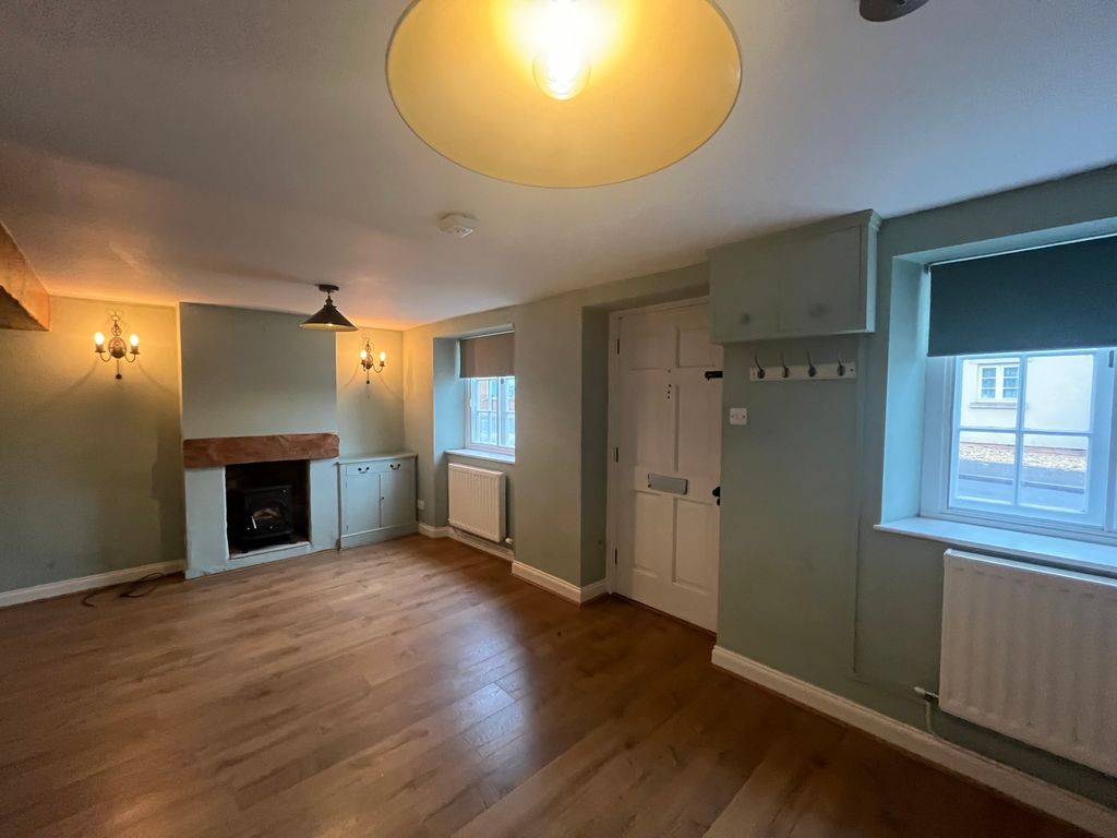 Property photo 2 of 21 Living Room