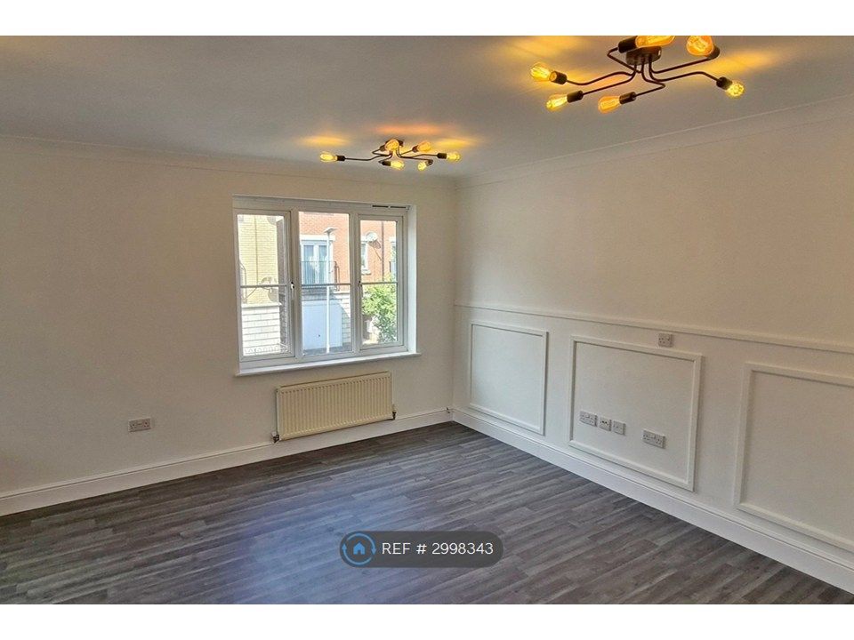 Property photo 3 of 10 Living Room