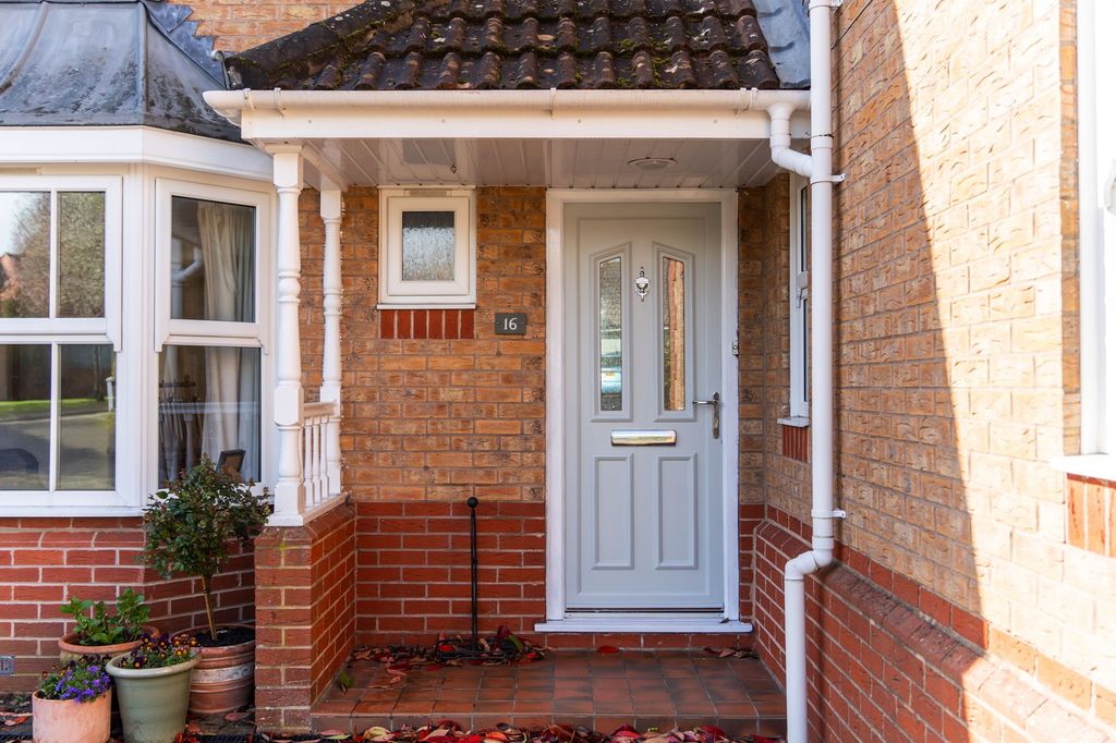 Property photo 2 of 28