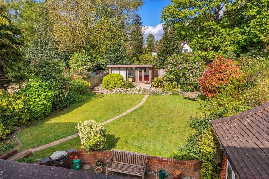 Additional image 21 of 4 bed detached house for saleAmersham Hill Drive, High Wycombe HP13