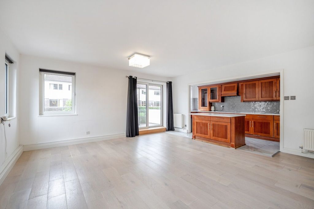 Property photo 3 of 16 Picture No. 21