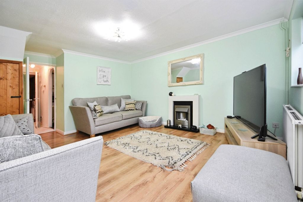 Property photo 3 of 11 Lounge