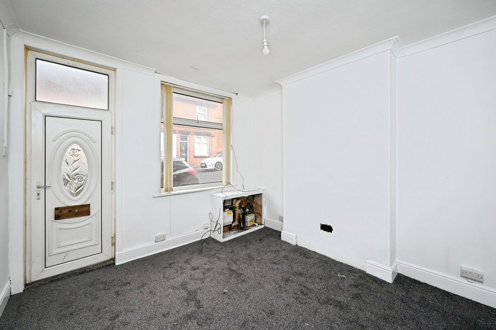 Property photo 3 of 16 Photo