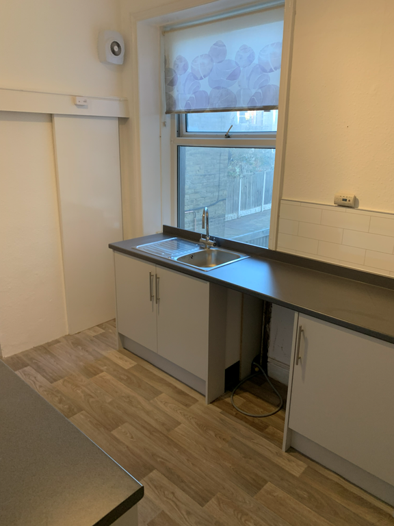 Property photo 2 of 6 Kitchen