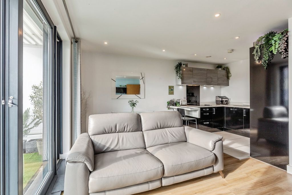 Property photo 3 of 16 Photo