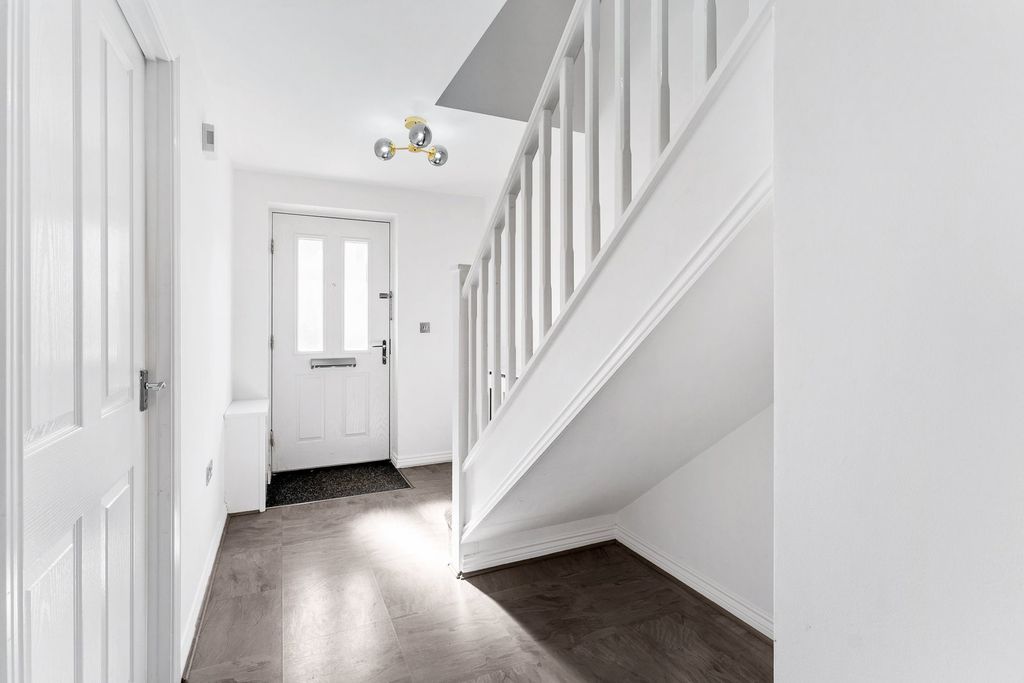 Property photo 2 of 33