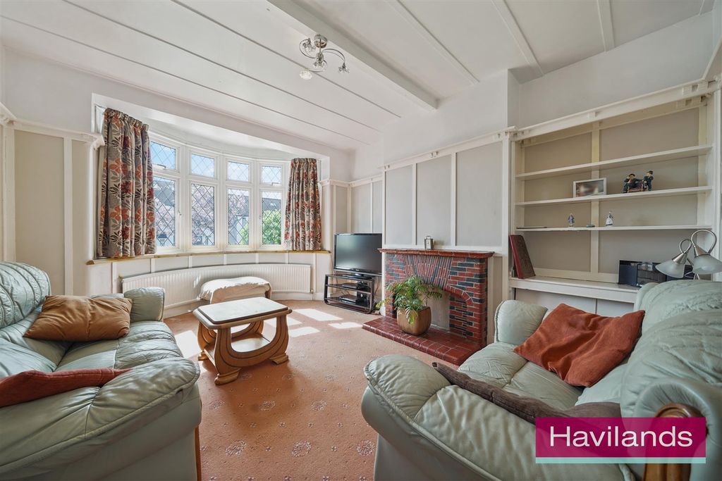 Property photo 3 of 12 Oakwood Crescent-6.Jpg