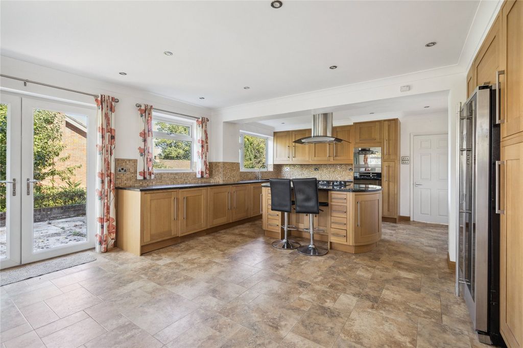 Property photo 3 of 20 Kitchen