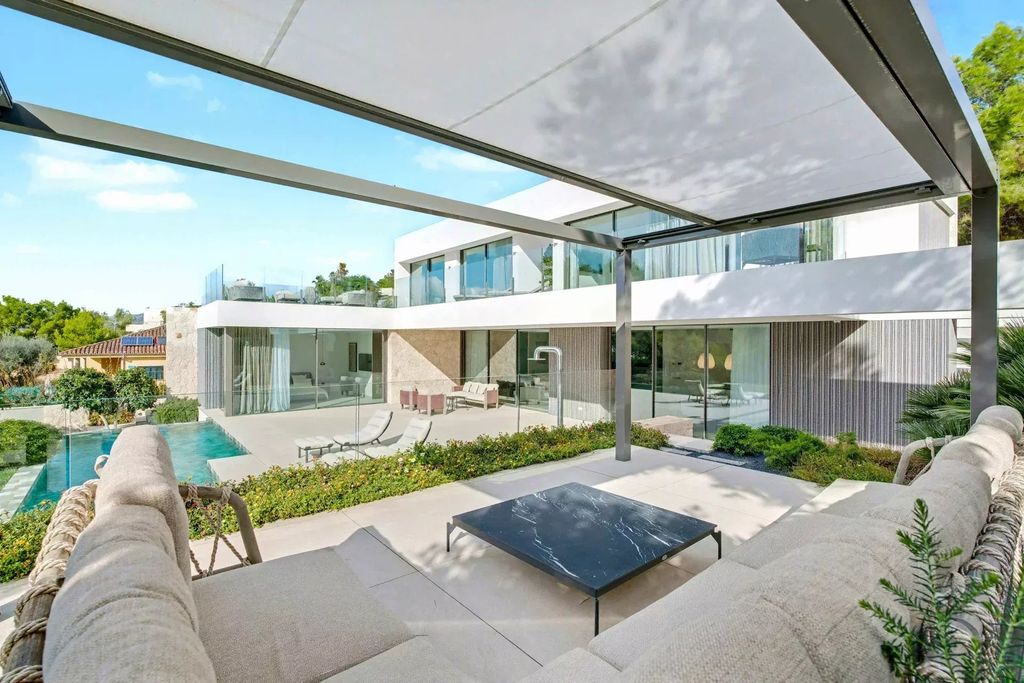 Property photo 2 of 18