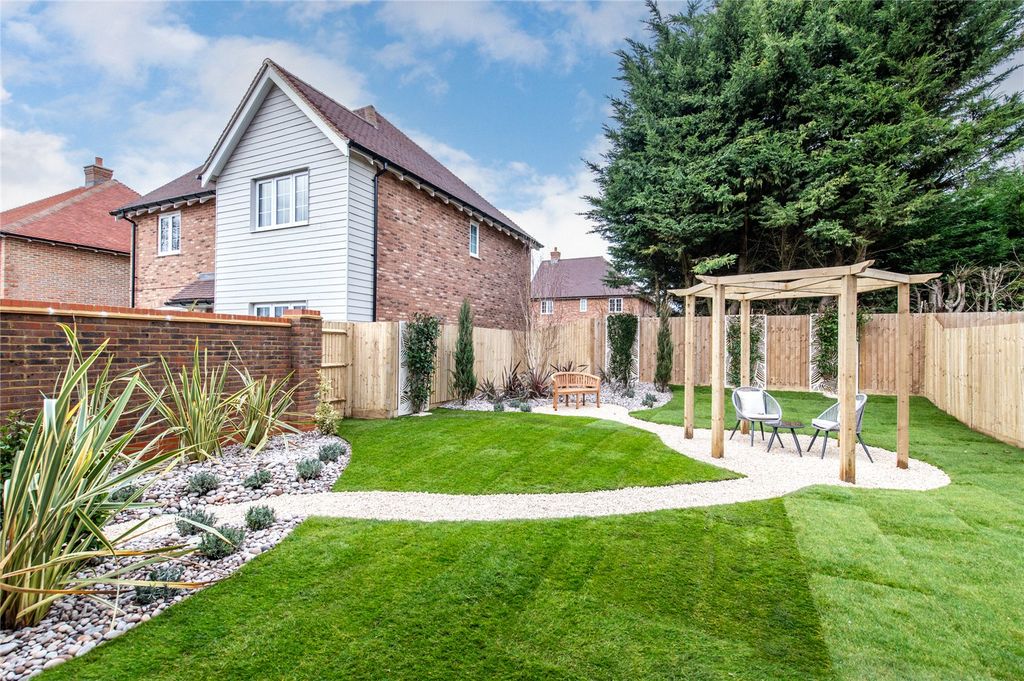 Property photo 3 of 17 Heaverham Rear Garde